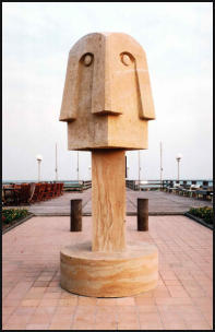Christine Dewerny I Bildhauerin I Berlin I Sandsteinkulptur I Wustrow, Seebrücke
